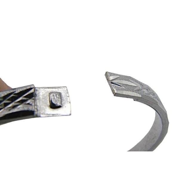 Set of 2 Vintage Gold Silver Tone Diamond Cut Hinge Snap Close Bangle Bracelets - Picture 5 of 9